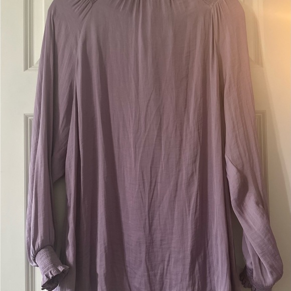 💕SIMPLY VERA💕 Vera Wang lavender long-sleeve blouse. - Picture 2 of 7